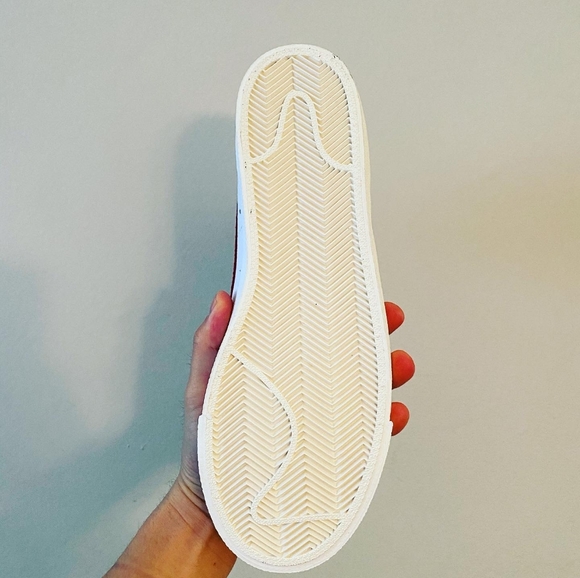 BRAND NEW NIKE BLAZERS 77 MIDS MULTIPLE SIZES - Picture 4 of 5